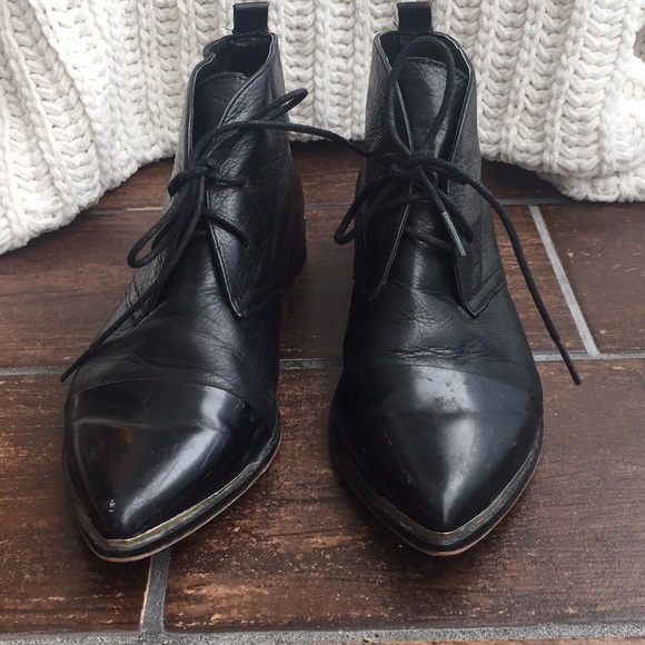 pointed lace up boots flat